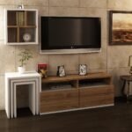وحدة تلفزيون مودرن بتصميم انسيابي – أبيض ناصع وخشبي دافئ | TVU-6767